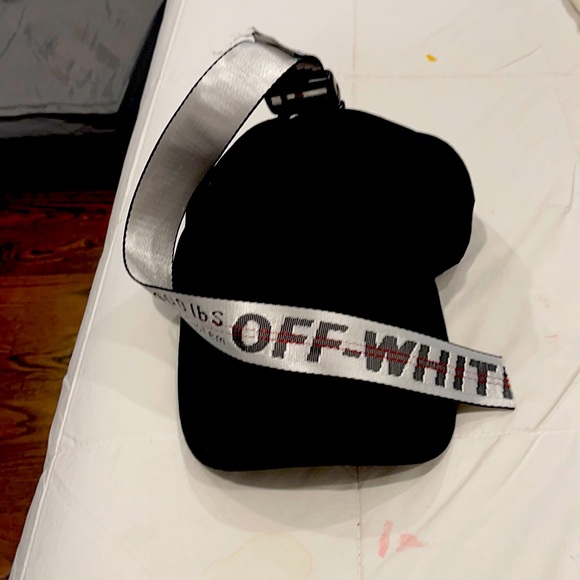 dont know Accessories - Unsex ball cap black and sliver brand new